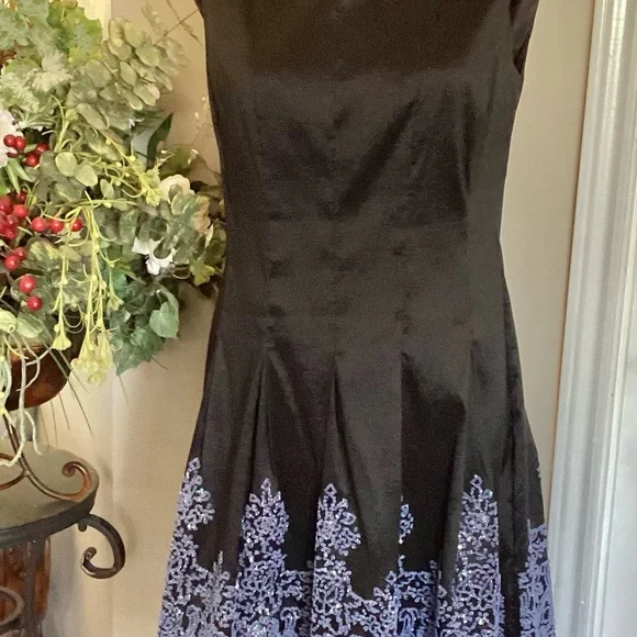 Leslie Fay Dress sz 10 beaded flare Bottom, elegant Girlhood core, formal - Picture 2 of 9